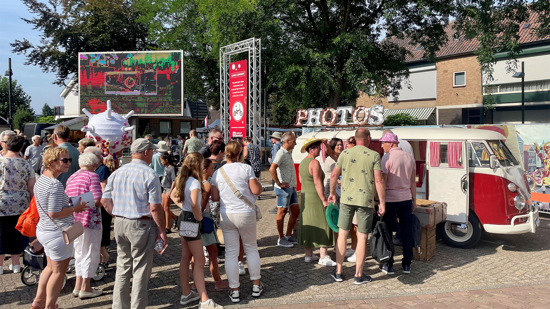 Het Omroep Brabant Sfeerplein tijdens Corso Zundert